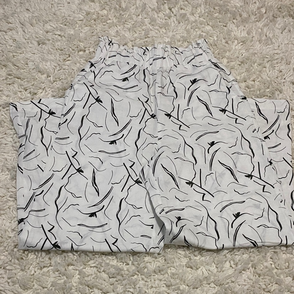 Little lies size small womens Abstract Black and White flare bottom Pants NWOT - Picture 15 of 16